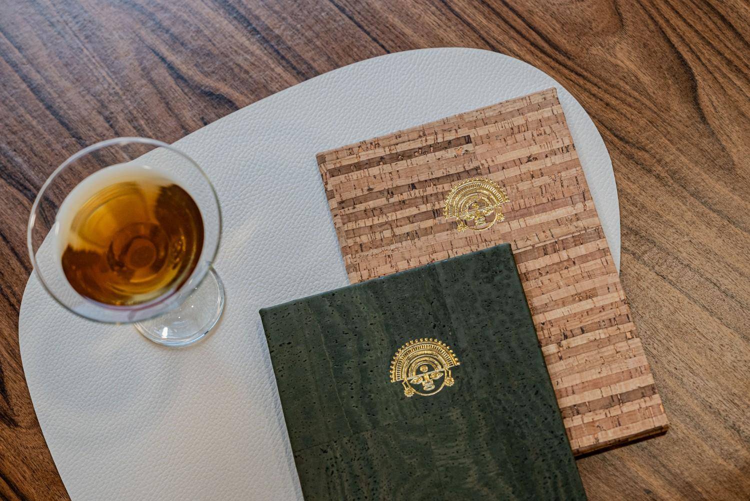 hard cover menu bev bar manko